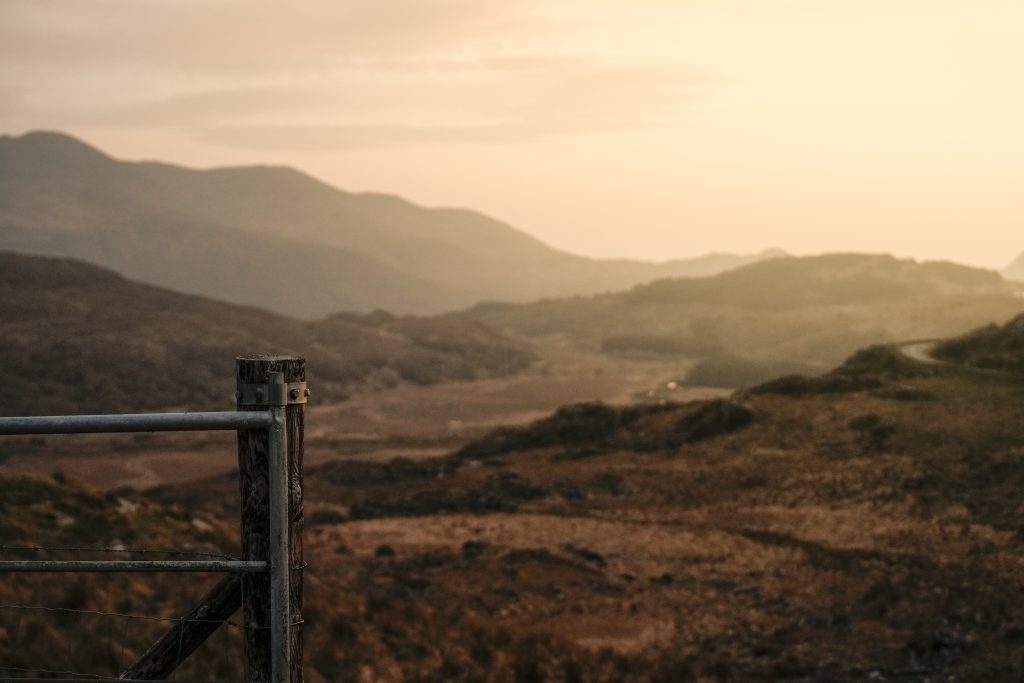 Abendlicht über den Hügeln im Black Valley, Irland – Fotoreise mit Thomas Adorff